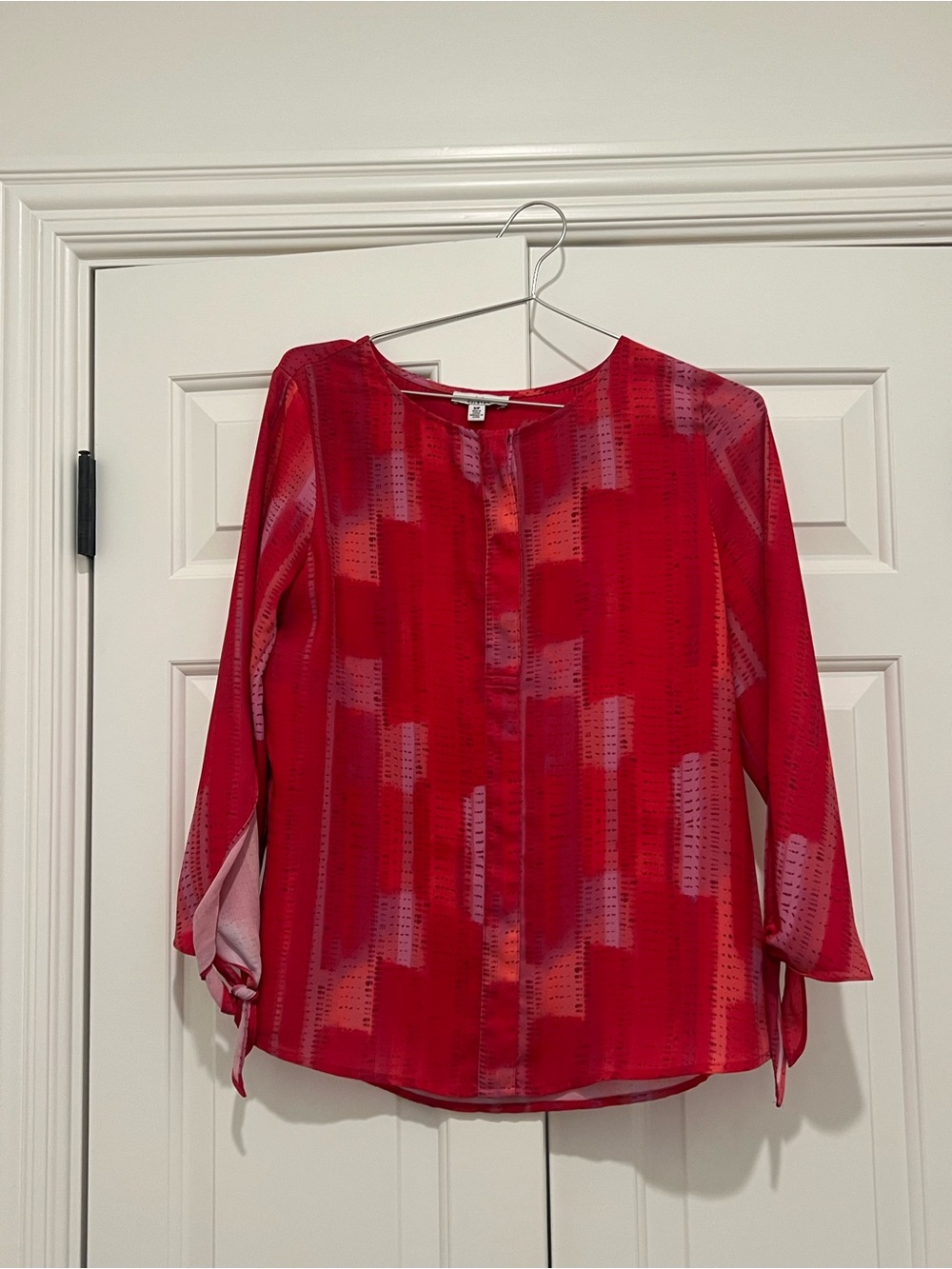 Women’s Red Patterned Long-Sleeve Blouse